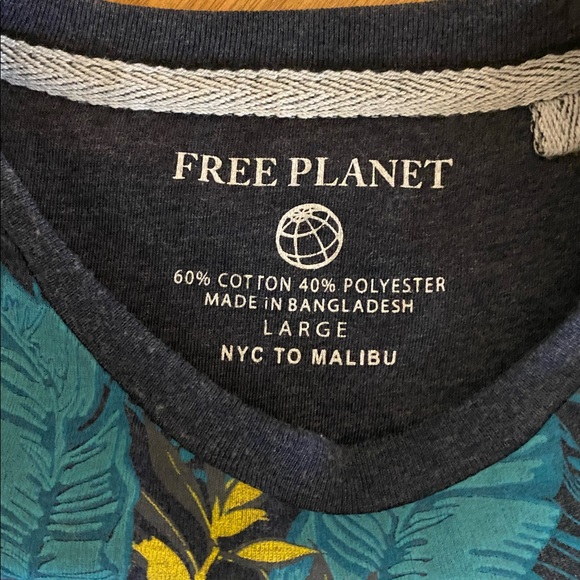 Free Planet Tee Men’s Large - Palms & Floral Print - Picture 3 of 3